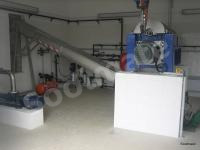 連接污泥離心機